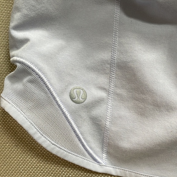 Hotty Hot Low-Rise Lined Short 4" Serene Blue EUC Size 6 no rips tears or stains - Picture 5 of 11